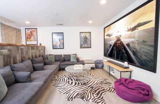 Big Family House w Theater Pool table