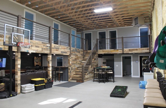 Big Group Barndominium- minutes from beautiful Lake Superior shoreline!