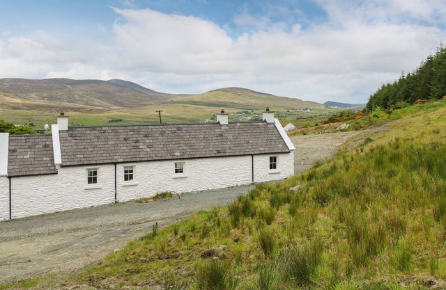 BIG HILL COTTAGE, family friendly in Buncrana, County Donegal