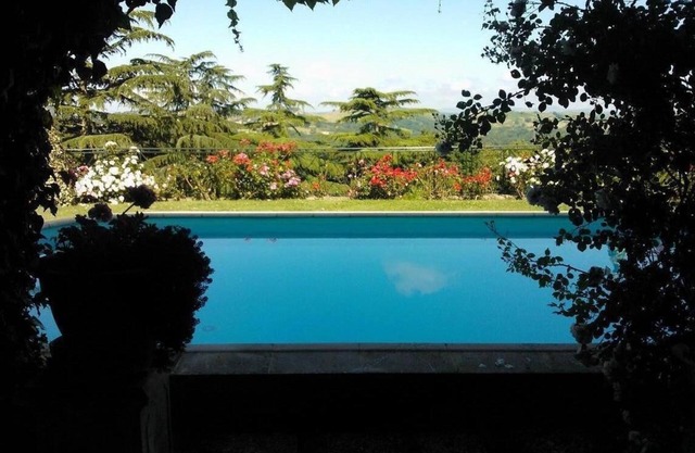 VILLA INMERSA EN LA NATURALEZA CON PISCINA, 700 M2, A 20 MINUTOS DE ROMA, CON TUTOR