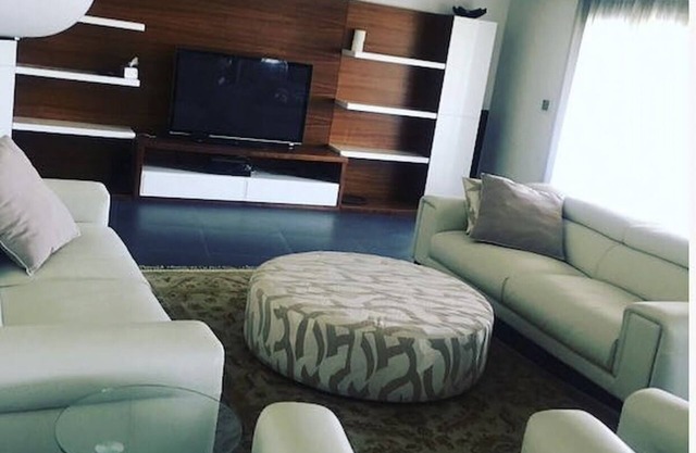 Gran casa en la ciudad de rehabilitación