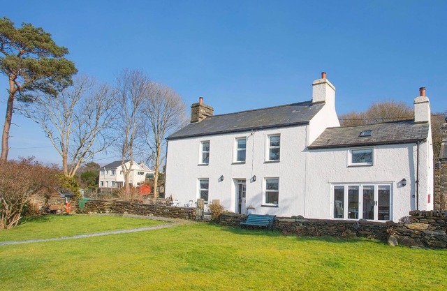 BIG HOUSE, pet friendly, character holiday cottage in Llandecwyn