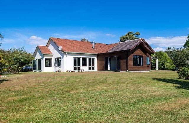 Big Inn Brunswick | 6 Bed, 4 Bath on 2 Acres