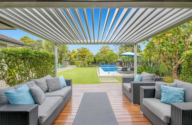Big Manly beachside with Pool