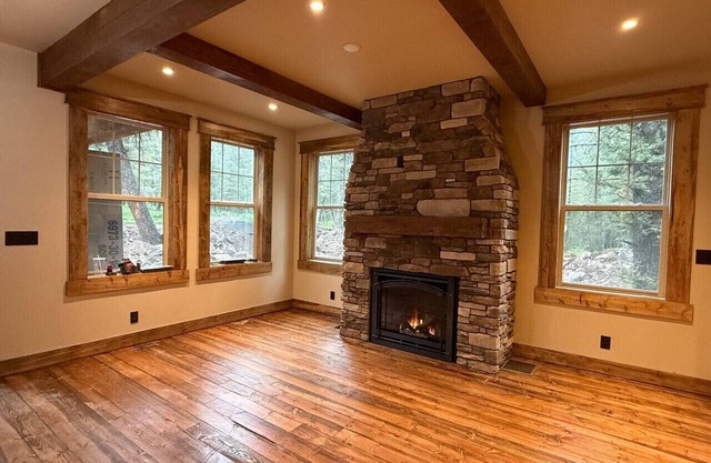 Big Pine Lodge-Brand New+Luxe Cabin+HotTub+Arcades+Sleeps 21