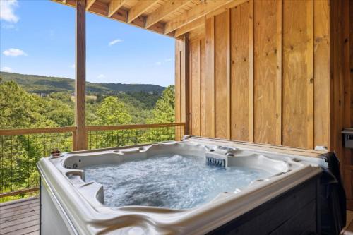 Big Pine - MTN Top Luxe w/Private Pool, Hot Tub, Pool Table