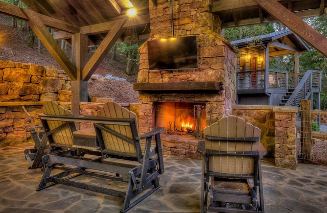 Big River Family Retreat - Luxury Creekside Getaway | Outdoor Kitchen & Pavillion | Screened in Porch