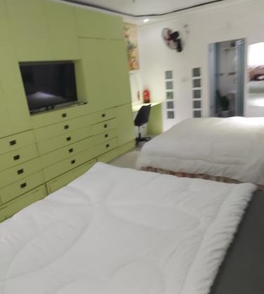 Big room with two queen bed