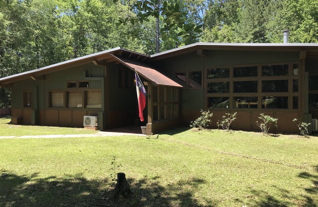 Big Sam Hangout!! 4 bed 3.5 bath South End with rear privacy close to ramp