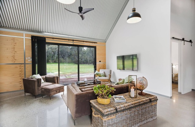 BIG Shed - Getaway for the family in the fabulous King Valley up to 6 guests