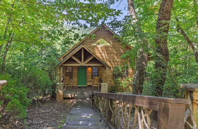 Big Sky - A Couple's Luxury Cabin with Spectacular Views of Yonah Mountain