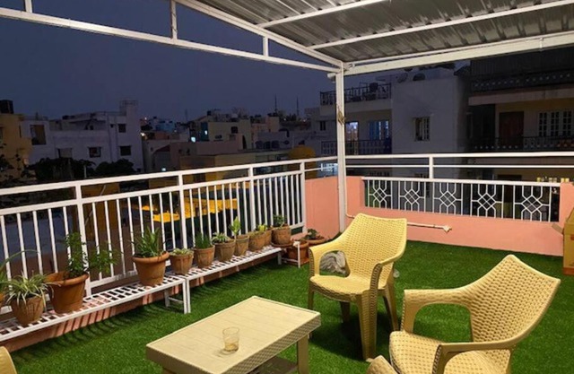 Big Studio rooms with patio-only for Girls& couple