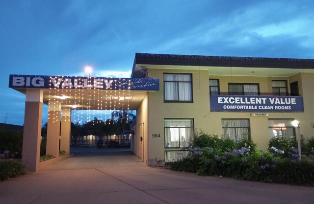 Big Valley Lakeside Paradise Motor Inn