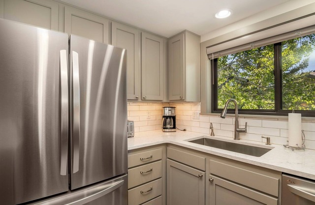 Big View Golf Course Remodeled Ridge Condo In Elkhorn