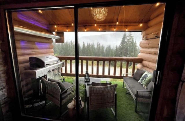 Bigfoot Bungalow Wi-fi, King bed, Generator
