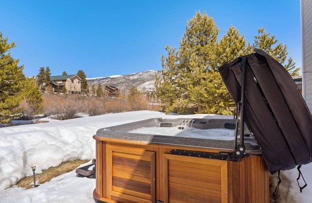 Bighorn Lodge by Summit County Mountain Retreats
