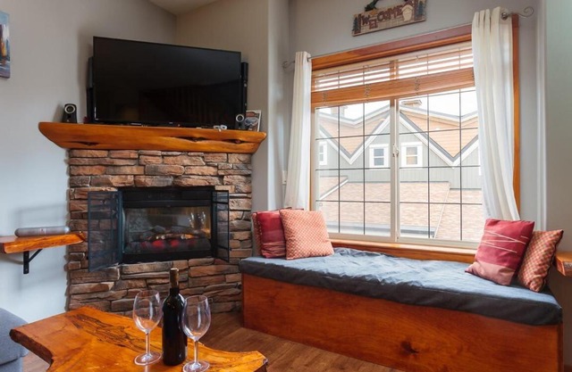 BigWhite Ski In-Out Chalet w Priv HotTub & Garage