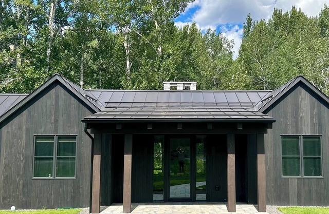 Bigwood River Retreat - Luxury Guest House on 5 Acres with Private River Access