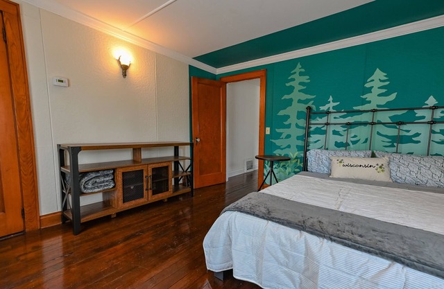 Bikes n' Beds- 2 bed/1 bath unit near Kettle Moraine!