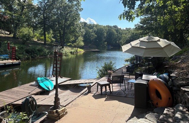 Biking and hiking getaway close to trails and on lake