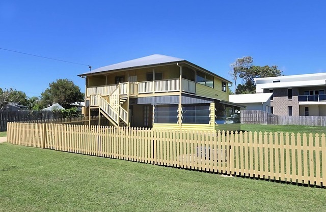 BILLY'S BEACH HOUSE, JEFES ELLIOTT