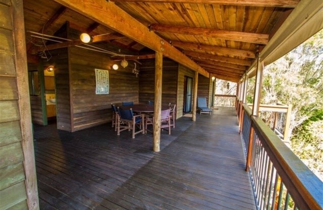 Bimbimbi - Two-Bedroom Rustic Holiday Hideaway with Gorgeous Views in Historic 1770