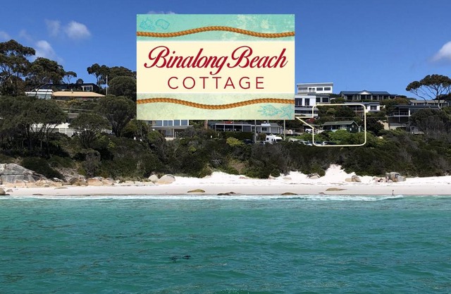 BINALONG BEACH COTTAGE Beachfront at Bay of Fires Next to Restaurant