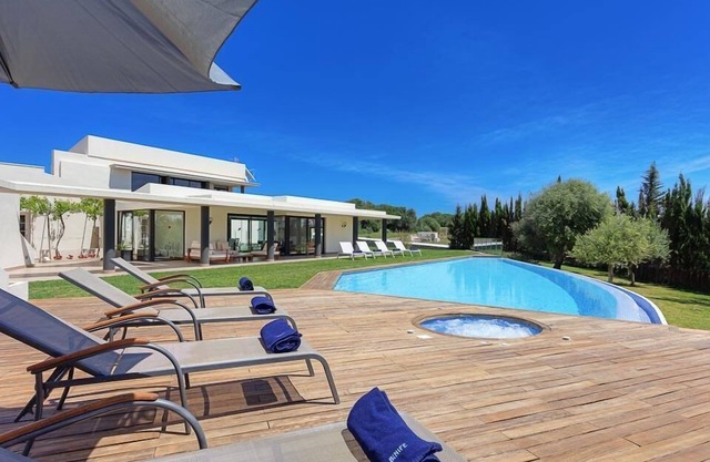 Binife – Villa espaciosa rodeada de naturaleza, con piscina y privacidad