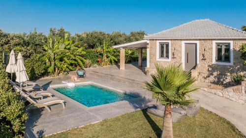 Binios Villa - private pool, walking distance from the Beach