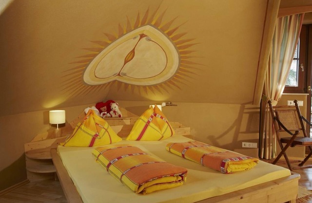 Bionest IV - Lehmbaudach-familienzimmer mit Balko - Biolandhaus Arche
