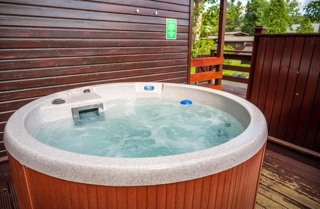 Birch Lodge 13 with Hot Tub