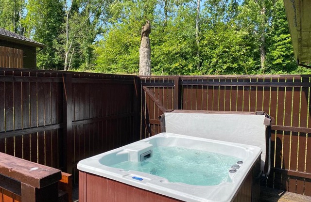 Birch Lodge 21 with Hot Tub