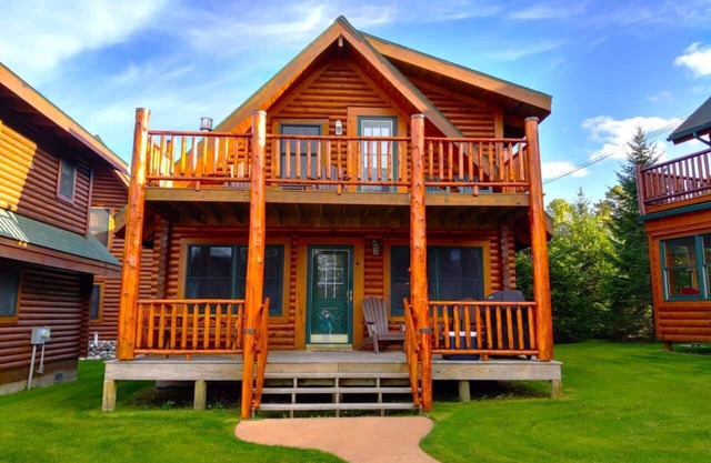 MACKINAW CITY area- LAKE HURON - encantadora cabaña de troncos