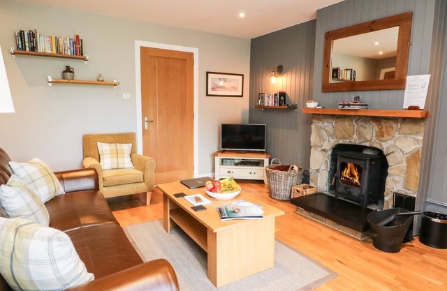 BIRCH, pet friendly, with open fire in Newtonmore