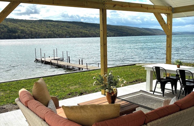 Birchwood Cottage, 200ft of Lake Beach-Fully flat lot -Private Driveway