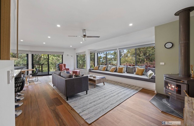 Bird Sounds, Rhyll, Stunning home, views, Wi-Fi