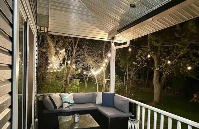 Birder's Dream - Private Lakeside Cottage off the beaten path. Pet Friendly!