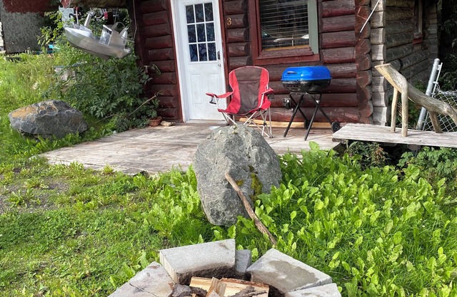 Birdhouse Cabin Rental LLC / Near Girdwood or Anchorage