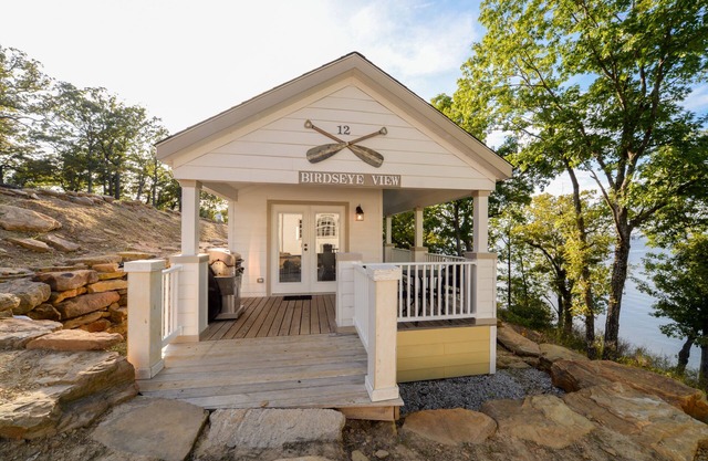 Estudio con vistas al hermoso lago Skiatook.