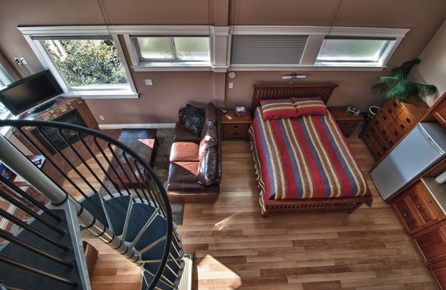 Birds of a Feather Victoria Bed & Breakfast y alquiler de vacaciones - Family Condo Suit # 3