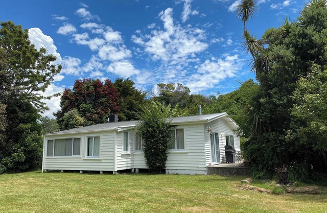 Bishop Road's Original Farmhouse - Parapara Beach