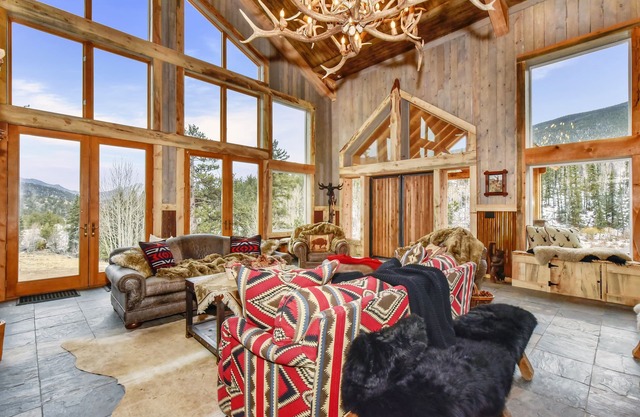 ⛷⛰☀ Bison Peak Lodge ☀⛰⛷nPremier Rocky Mountain Wilderness Lodge on 37 Acres