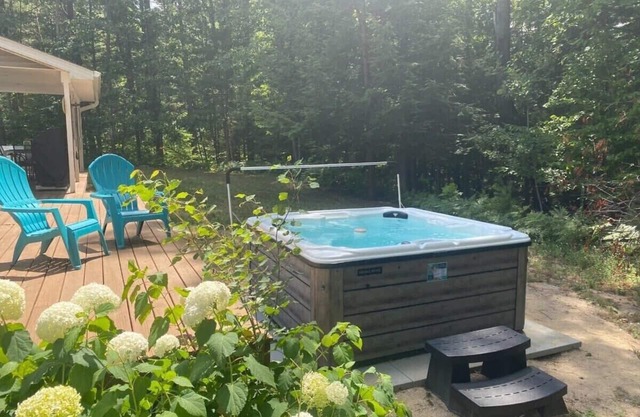 Bissell Creek Woodside Cottage - Dog Friendly with Hot Tub!