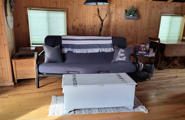 BK Farm / A Cozy Guesthouse Steps from Outdoor Activities / Newburg, MN