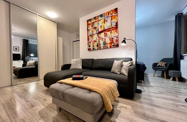 BL - The Apartment Lenka, 24hr Self Check-in, Free Private Parking, Balcony with Mountain View, 5 minute walk to City Center