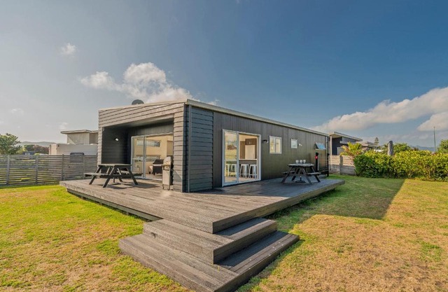 Black Bach Pod - Matarangi Holiday Home