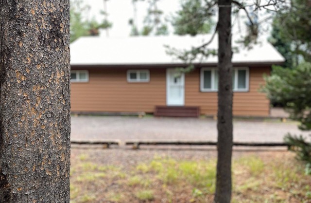 Black Bear Bungalow*2Br 1Ba, Wifi, 33 Miles to YNP