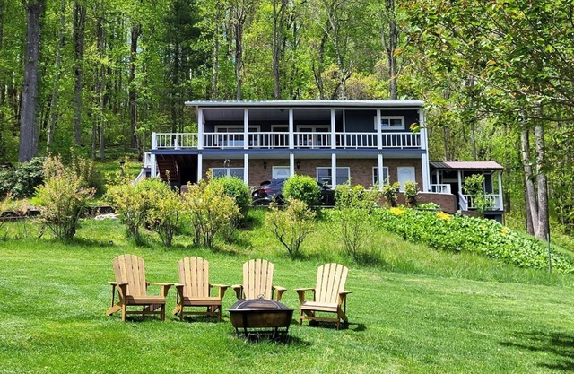 Black Bear House on Blueberries Hill