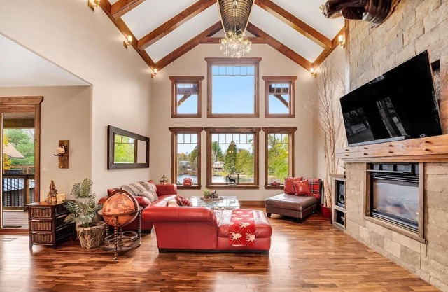 Black Bear Lodge River Retreat