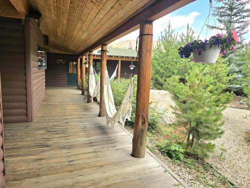 Black Bear Studio in Tranquil Courtyard by Grand Luxe